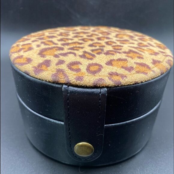 Jewelry case black with leopard print top snaps removable tray with storage - Picture 1 of 9